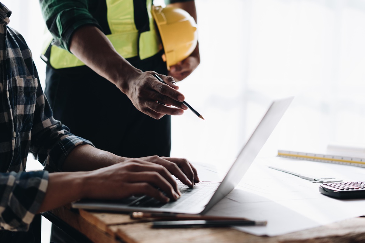 Contractor website on laptop and phone